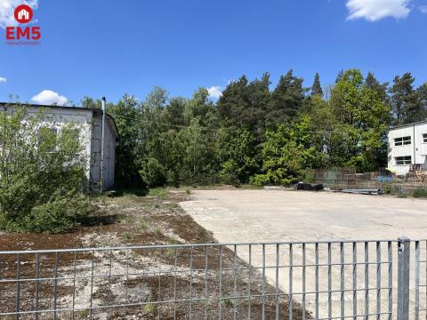 Plac do wynajęcia.
