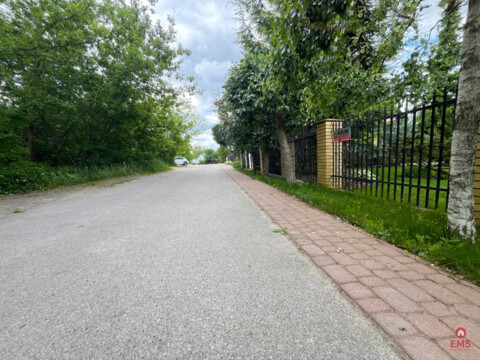 Atrakcyjna działka przy drodze