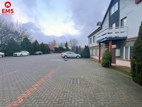 Świetna lokalizacja lokal  z dużym  parkingiem.