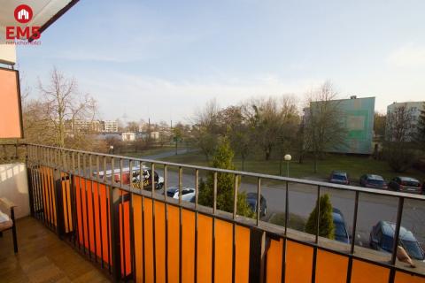 3 pokoje Ul .Skrajna 64m2  piętro 1