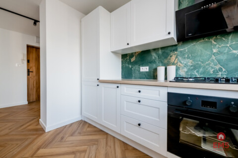 Dwa pokoje, balkon, wysoki standard