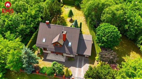 Dom z dużym ogrodem