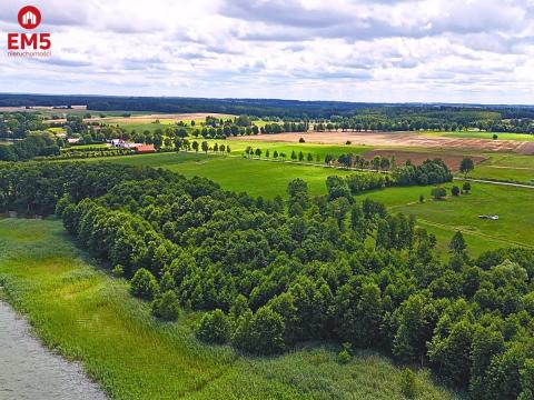 Działka budowlana przy mazurskim jeziorze.