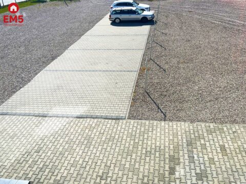 Lokal z placem  przy głównej drodze