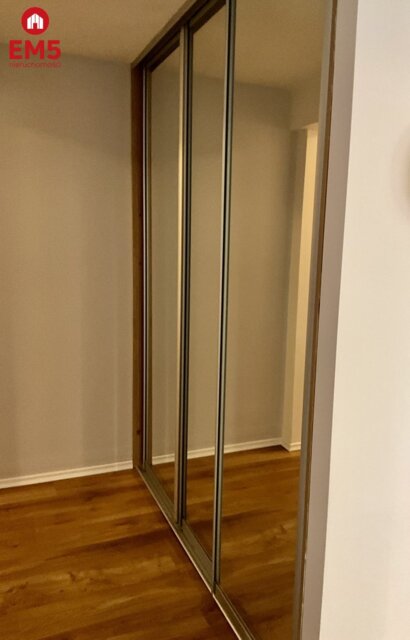 Trzy pokoje, parter z podjazdem.