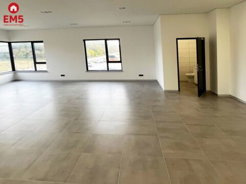 Nowoczesna hala, biura, gotowy do wynajmu.