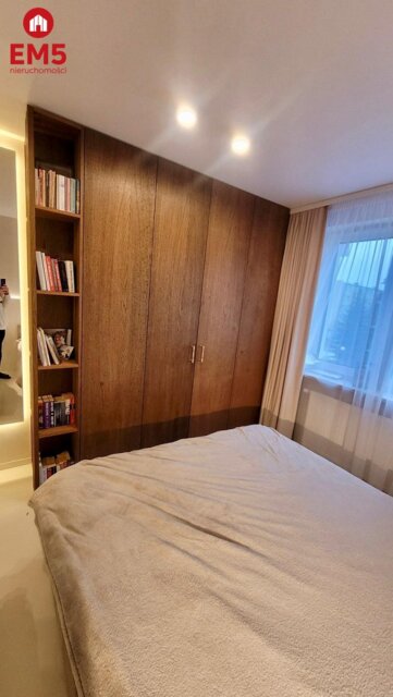 Trzy pokoje, premium,  2023rok