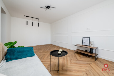 Dwa pokoje, balkon, wysoki standard