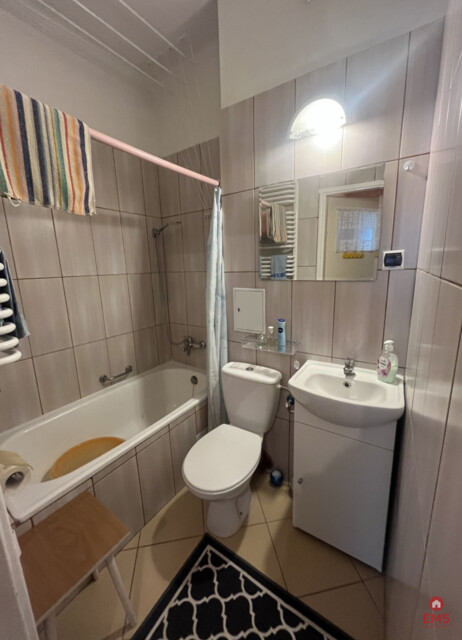2 pokoje z oddzielną kuchnią , parter