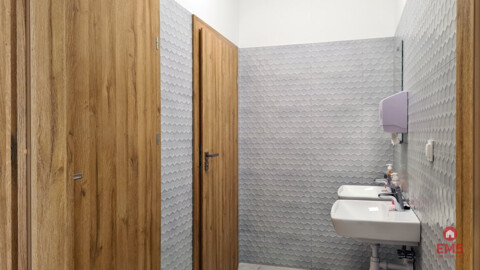 Budynek 1400 m2. Szkoła, fitness, gabinety