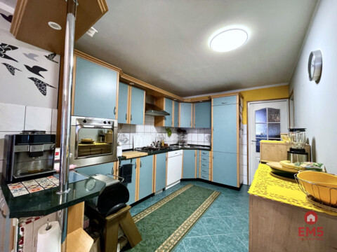 Dom szeregowy z lokalem usługowym