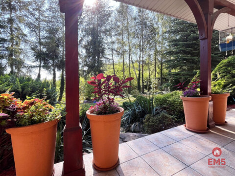 Dom z ogrodem Porosły