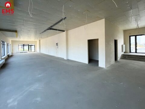 Nowy lokal 180 m2, parter