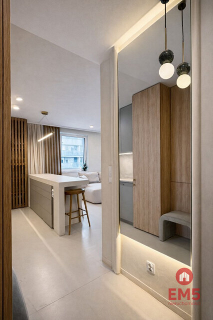 Trzy pokoje, do wejścia, nowy blok.