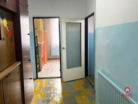 Lokal na warsztat samochodowy.