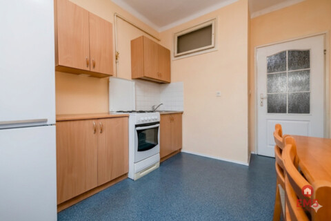 Centrum miasta - 2 pokoje, I piętro.