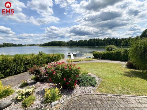 Mazury. Komfortowa posiadłość z linią brzegową.