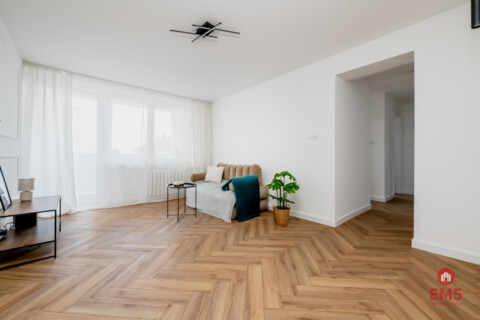 Dwa pokoje, balkon, wysoki standard