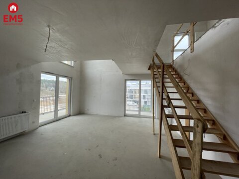 Apartament z antresolą i tarasem na dachu .