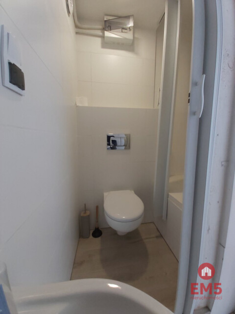 Lokal gastronomiczny w imprezowej części miasta.