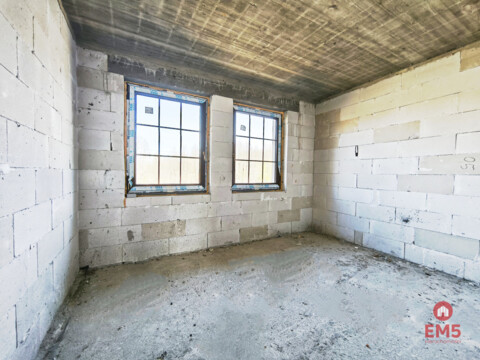 Dom 190 m² w stanie surowym – duża działka 5000 m²