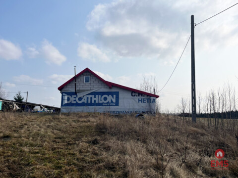 Dom,  hala, działka