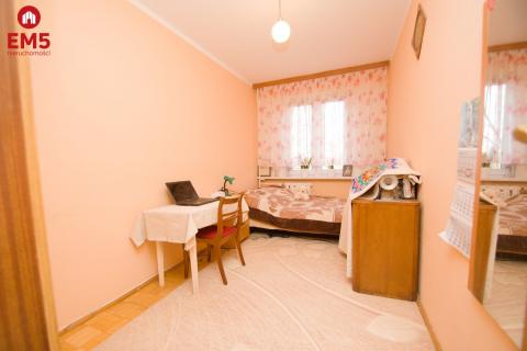 3 pokoje Ul .Skrajna 64m2  piętro 1