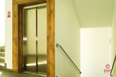 Budynek 1400 m2. Szkoła, fitness, gabinety