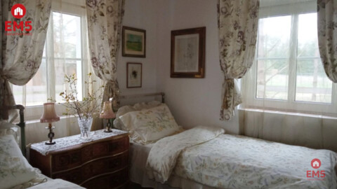 Dwa domy blisko jeziora – Serwy, gm. Płaska