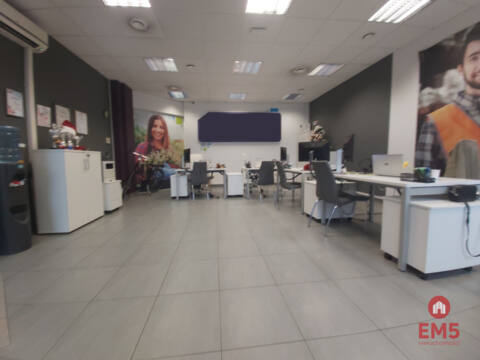 Lokal z witrynami w centrum miasta. – Białystok